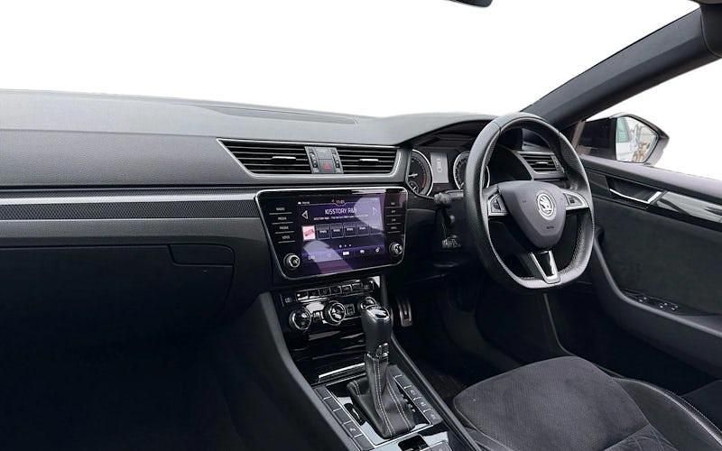 Used Skoda Superb SportLine 190 HP (139 kW) 2019 White Estate