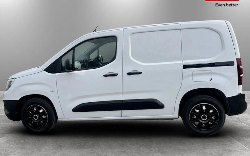 Used Vauxhall Combo 101 HP (74 kW) 2022 White MPV