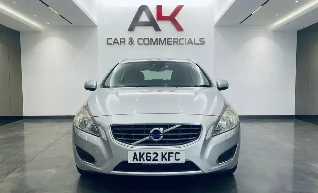 Używany Volvo V60 SE Lux 215 KM (158 kW) 2012 Srebrny Kombi