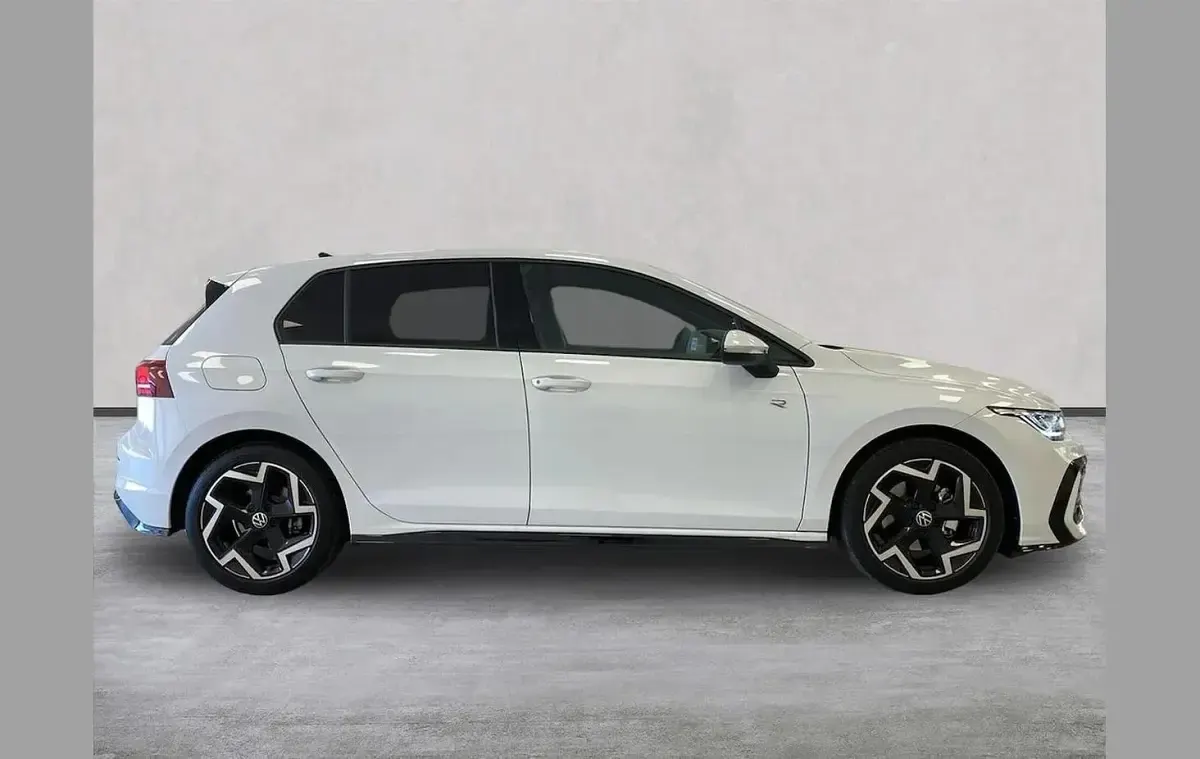 Used VW Golf VIII R-line 147 HP (108 kW) 2025 White Hatchback