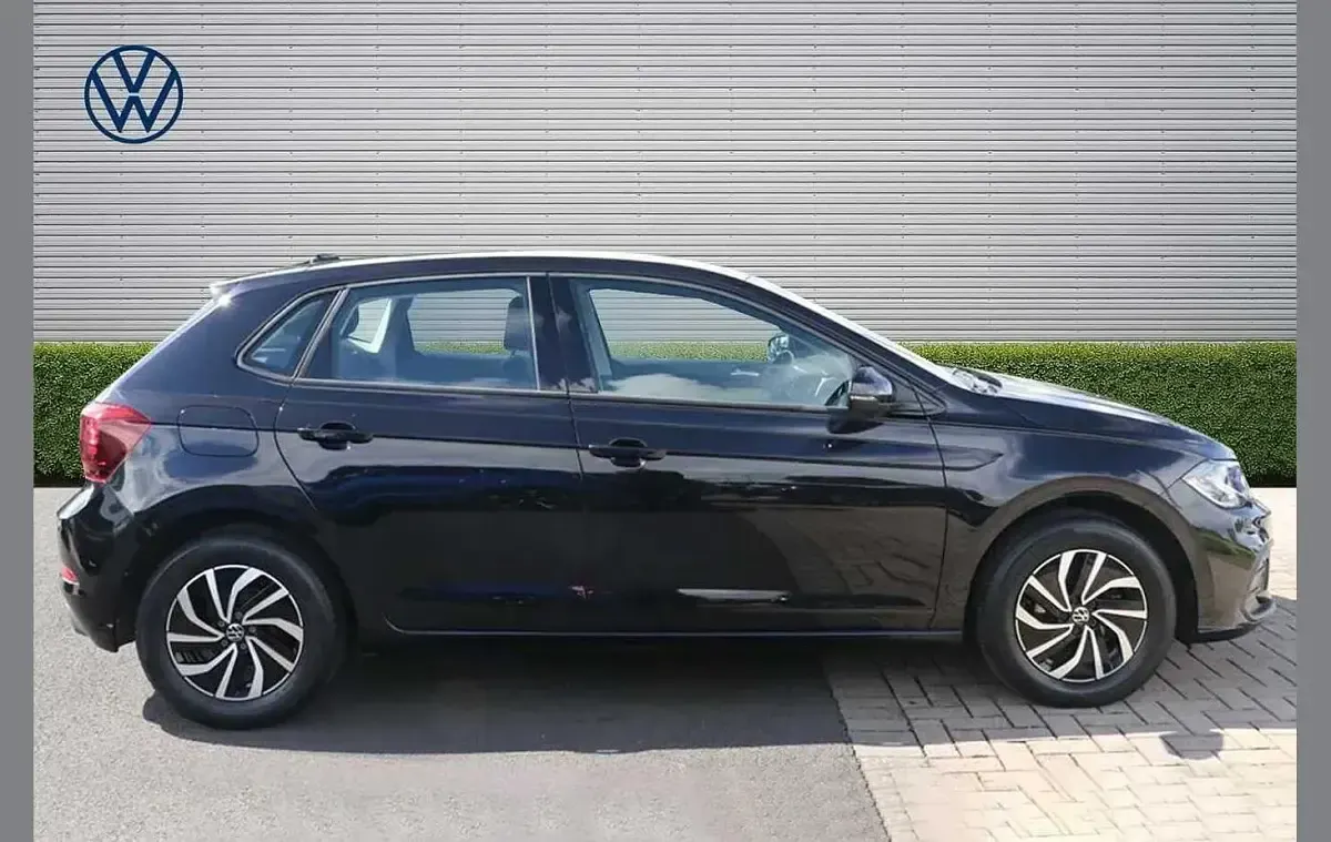 Used VW Polo Life 80 HP (58 kW) 2022 Black Hatchback
