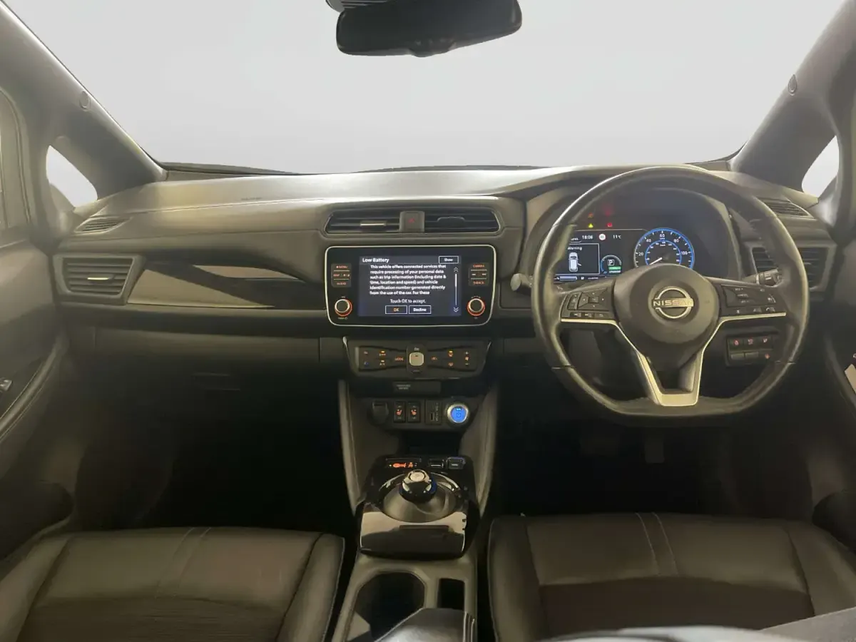 Gebraucht Nissan Leaf N-Connecta 160 kW (218 PS) 2022 Rot Kleinwagen