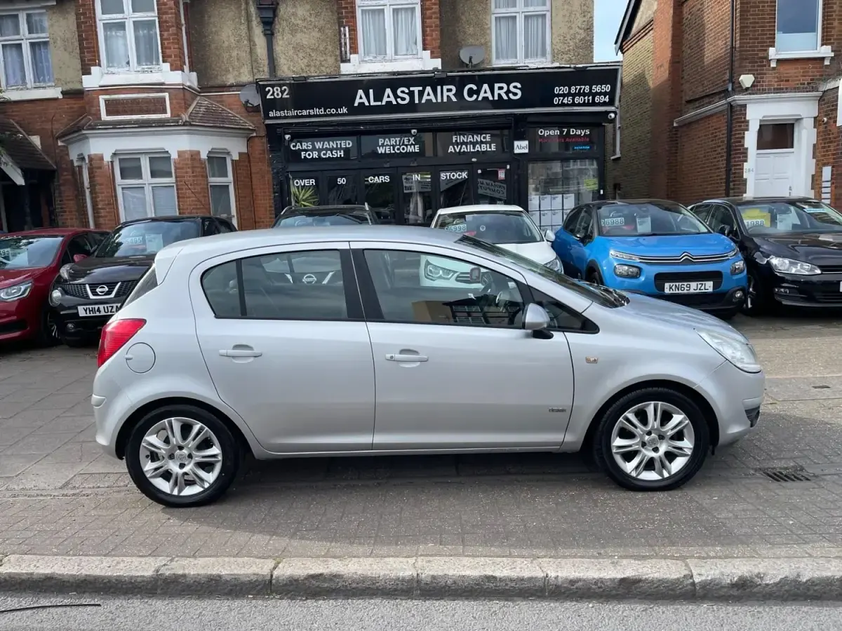 Second-hand Vauxhall Corsa Design Edition 89 CP (65 kW) 2009 Argintiu Hatchback