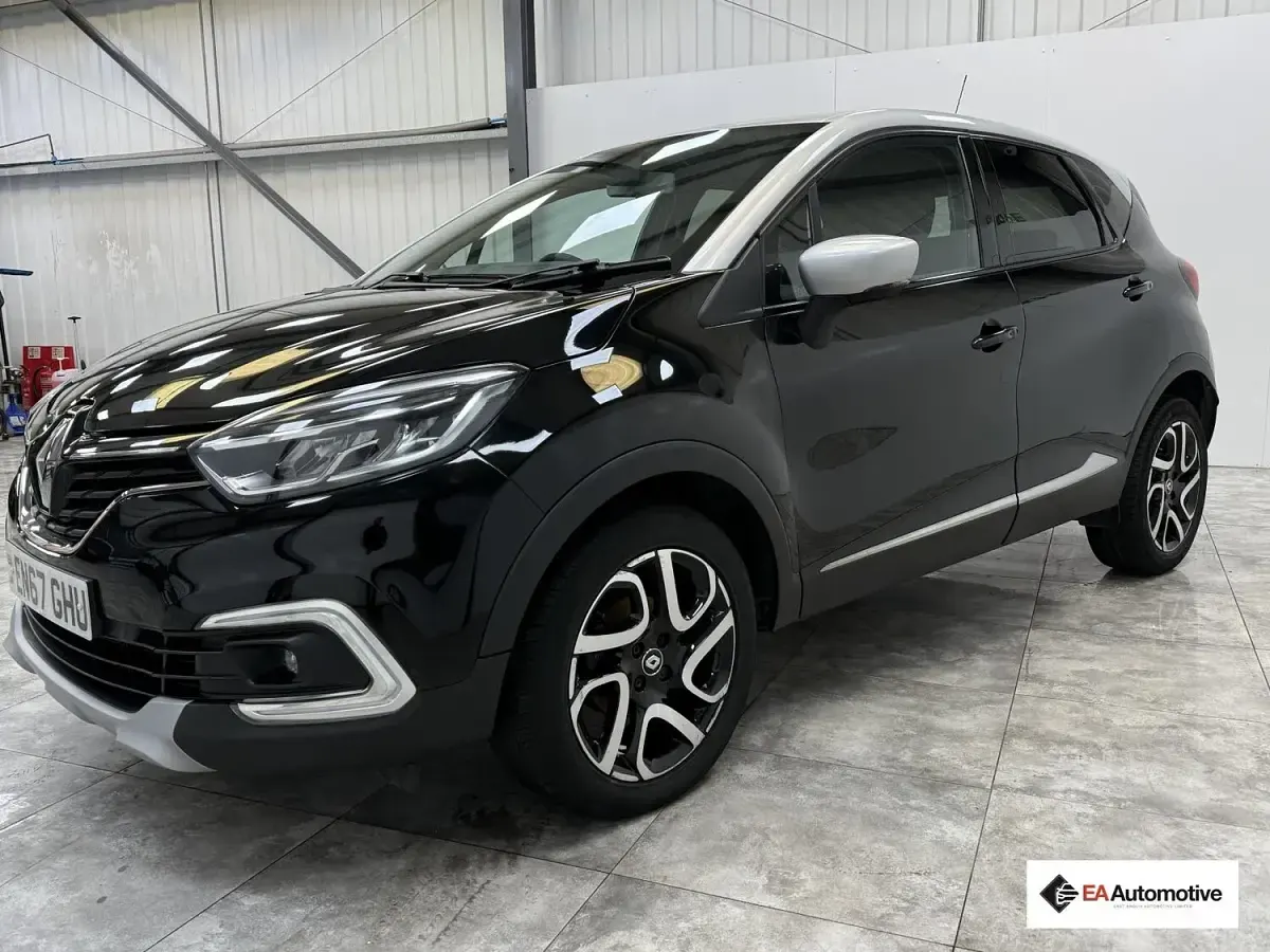 Used Renault Captur Dynamique 90 HP (66 kW) 2018 Black/silver SUV