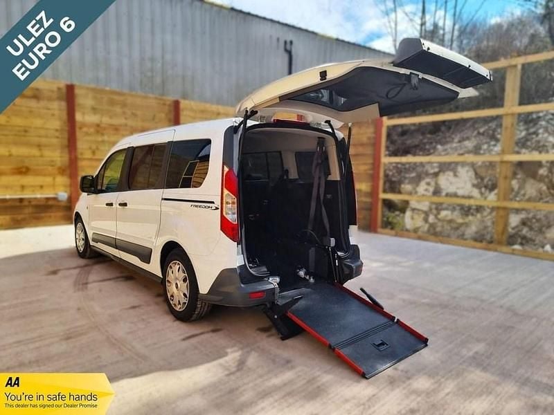 White Used 2017 Ford Grand Tourneo Connect Zetec MPV | £12,901 (Expensive) - Image 1/3