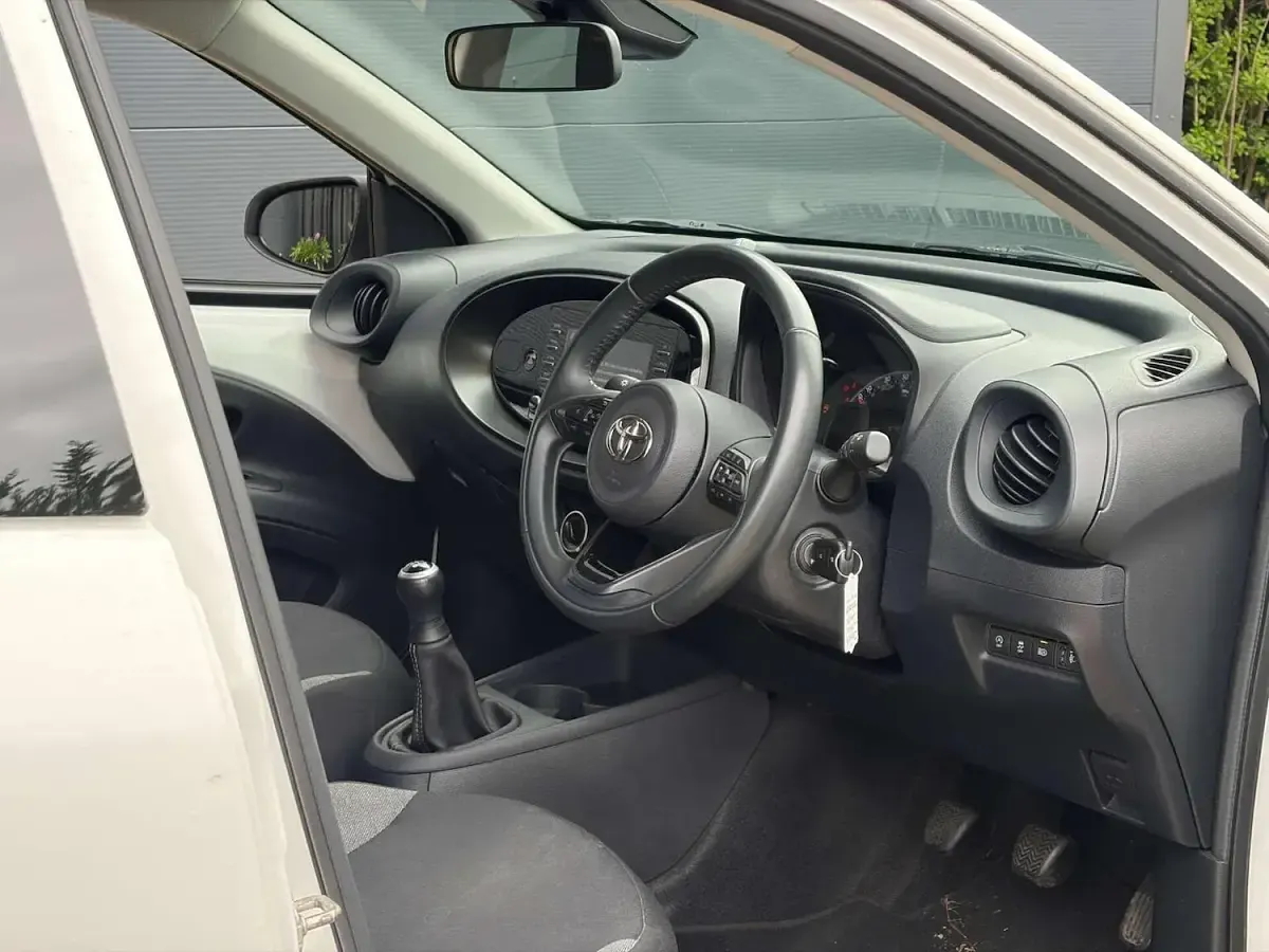 Usado Toyota Aygo X PURE 2022 Blanco SUV