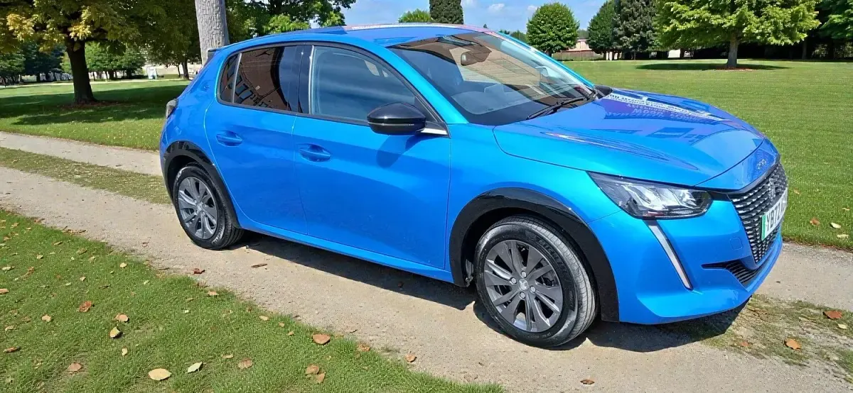Used Peugeot e-208 Allure+ 100 kW (136 HP) 2023 Blue Hatchback