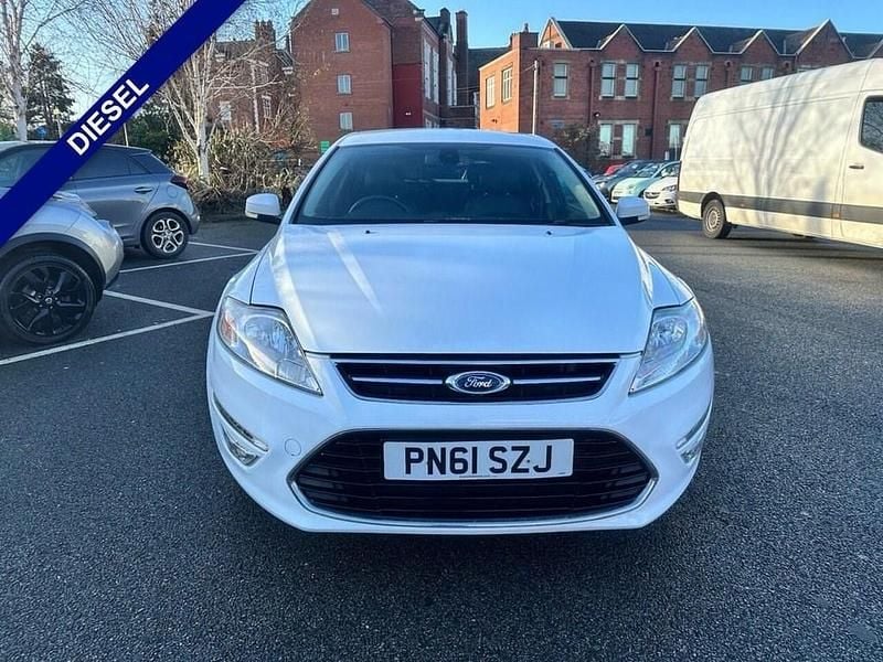 Usado Ford Mondeo Titanium 115 HP (84 kW) 2011 Branco Citadino