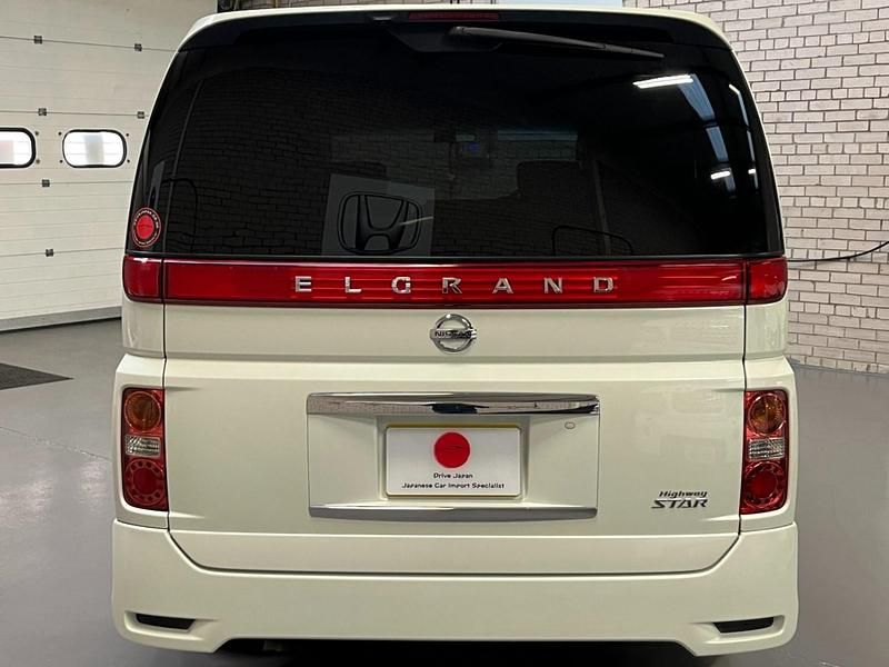 Used Nissan Elgrand 2009 White MPV