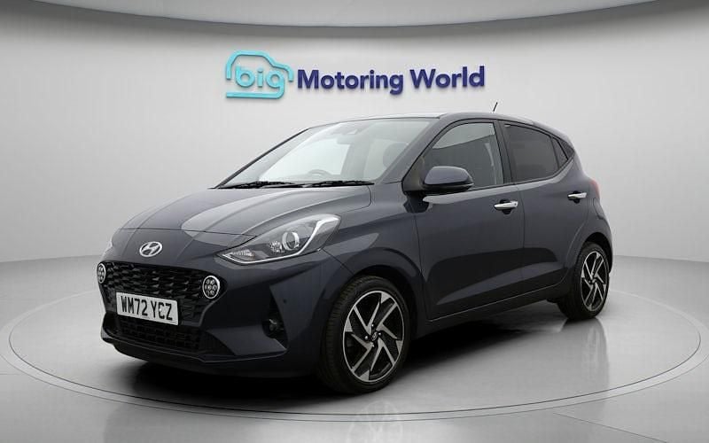 Gebraucht Hyundai i10 Premium 84 PS (61 kW) 2023 Grau Kleinwagen