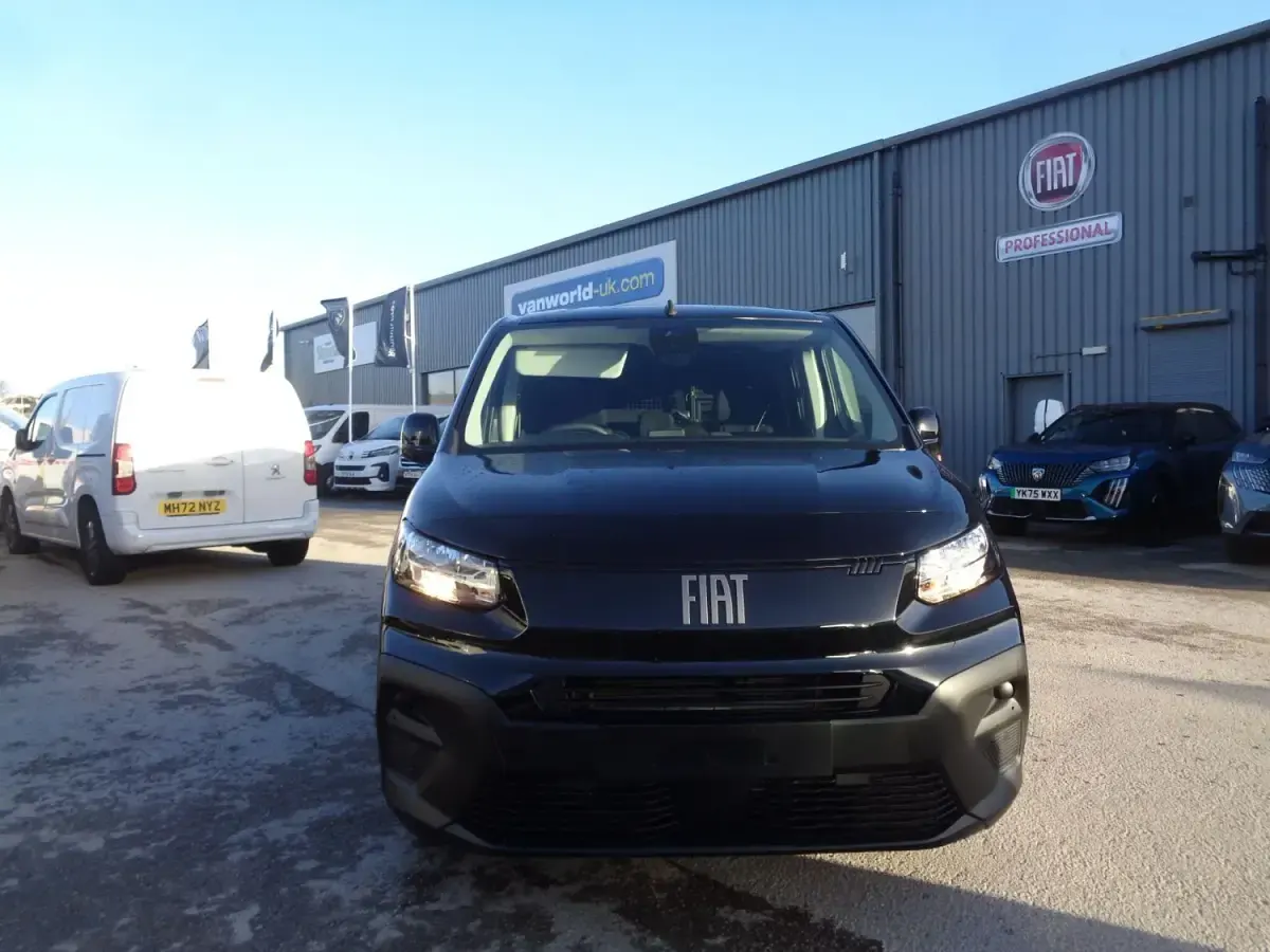Nouă Fiat Doblò 2026 Negru Monovolum