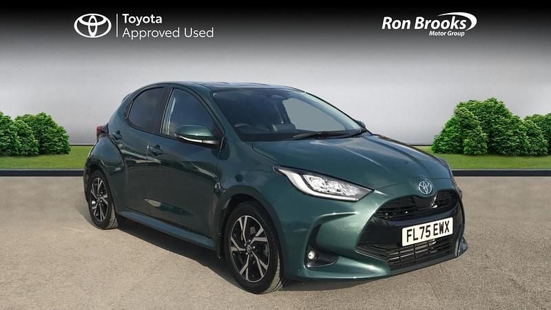 Used Toyota Yaris Hybrid Design 2025 Green Hatchback