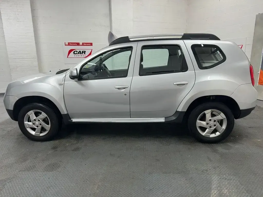 Used Dacia Duster Lauréate 110 HP (80 kW) 2014 Silver SUV