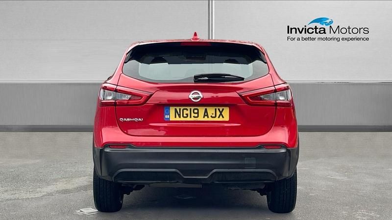 Used Nissan Qashqai Acenta Premium 115 HP (84 kW) 2019 Red SUV