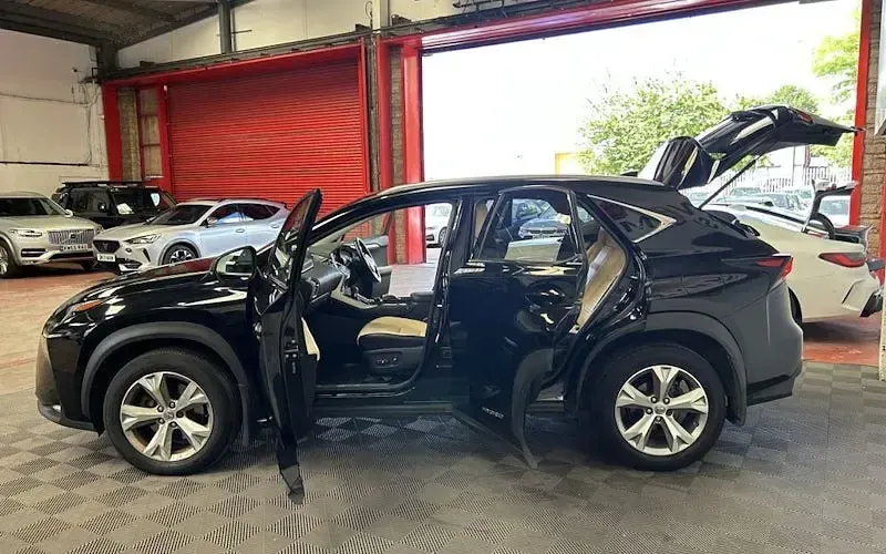 Used Lexus NX300h Luxury Line 197 HP (144 kW) 2016 Black SUV