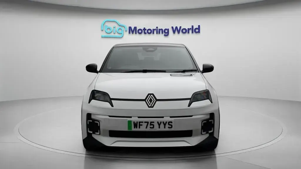 Used Renault R5 Urban 88 kW (120 HP) 2025 Hatchback