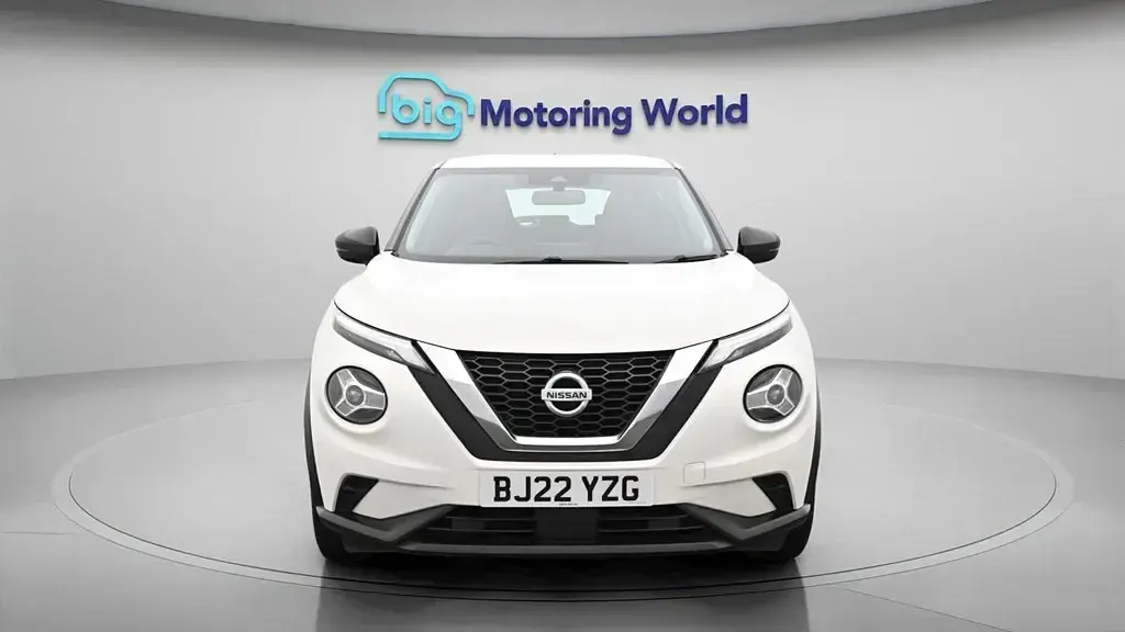 Używany Nissan Juke Acenta 114 KM (83 kW) 2022 Biały SUV