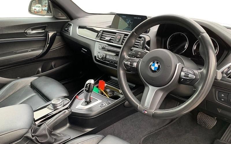 Begagnad BMW 118 Efficient Dynamics 136 HK (100 kW) 2019 Vit Halvkombi