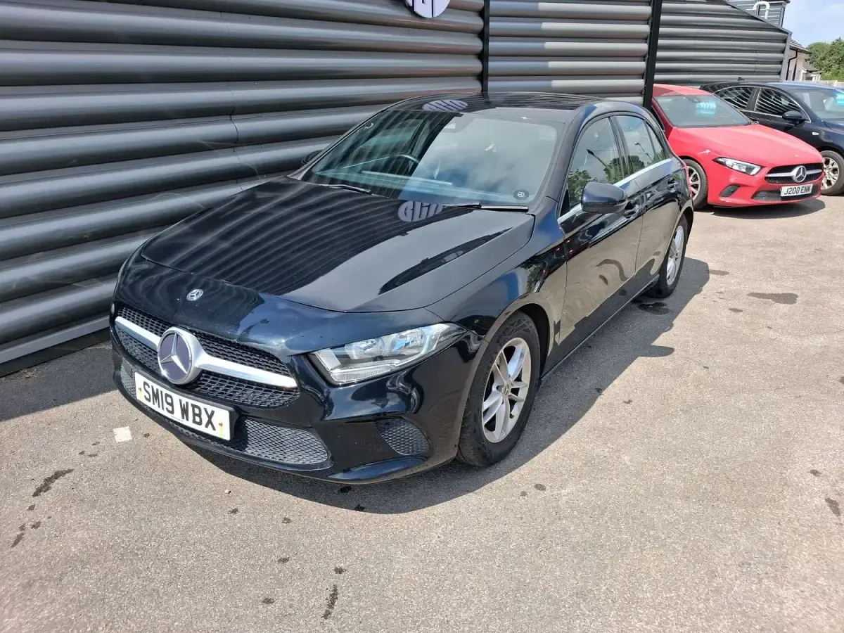 Used Mercedes A180 SE 136 HP (100 kW) 2019 Black Hatchback