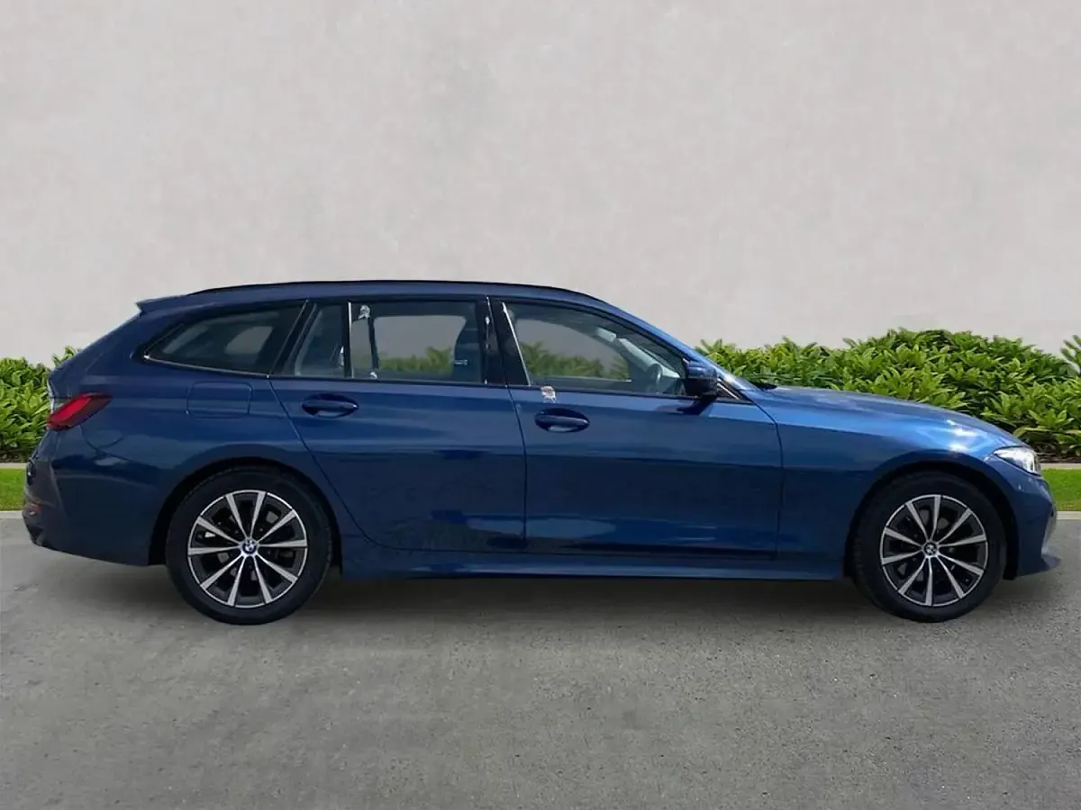 Used BMW 320 Sport Line 184 HP (135 kW) 2023 Blue Estate