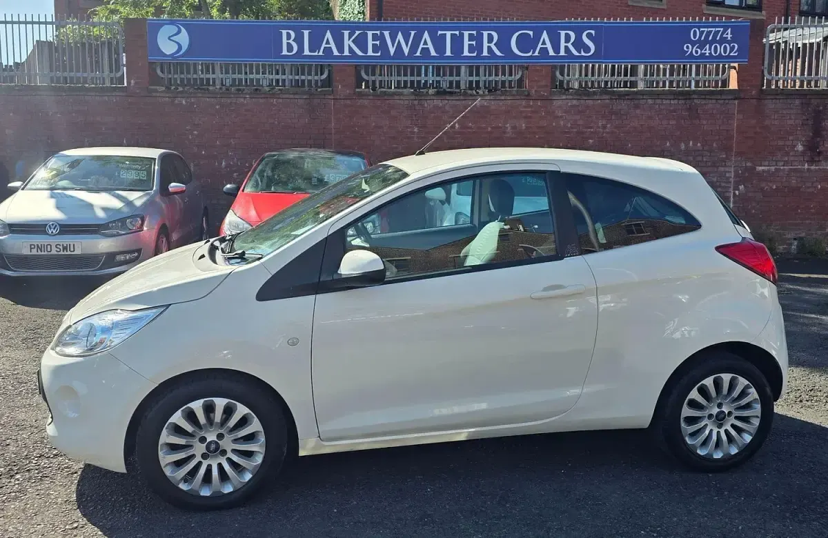 Used Ford Ka Zetec 69 HP (50 kW) 2013 White Hatchback