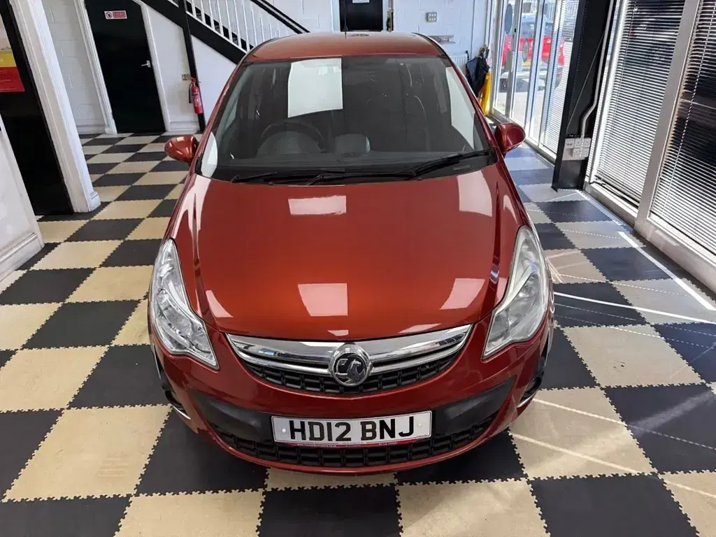 Usado Vauxhall Corsa Active 100 HP (73 kW) 2012 Laranja Citadino