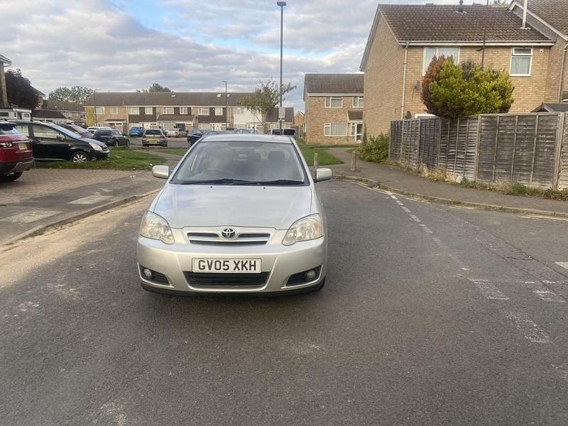 Silver Used 2005 Toyota Corolla Hatchback | £2,950 (Good price) - Image 1/4