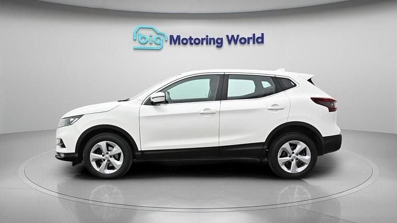 Used Nissan Qashqai Acenta Premium 160 HP (117 kW) 2021 White SUV
