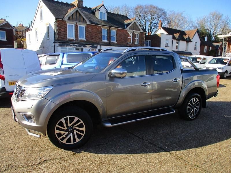 Used Nissan Navara Tekna 190 HP (139 kW) 2016 Grey Pickup