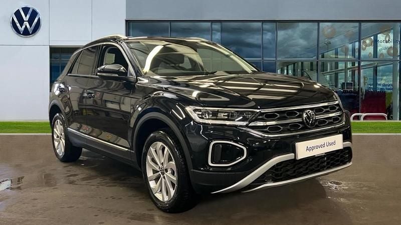 Deep black pearl New 2025 VW T-Roc Style SUV | £30,851 (Fair price) - Image 1/4