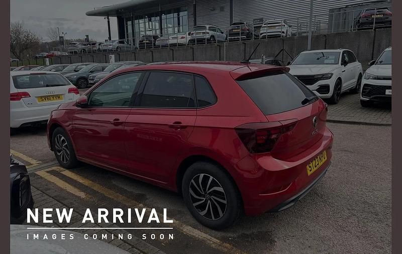 Used VW Polo Life 95 HP (69 kW) 2023 Red Hatchback