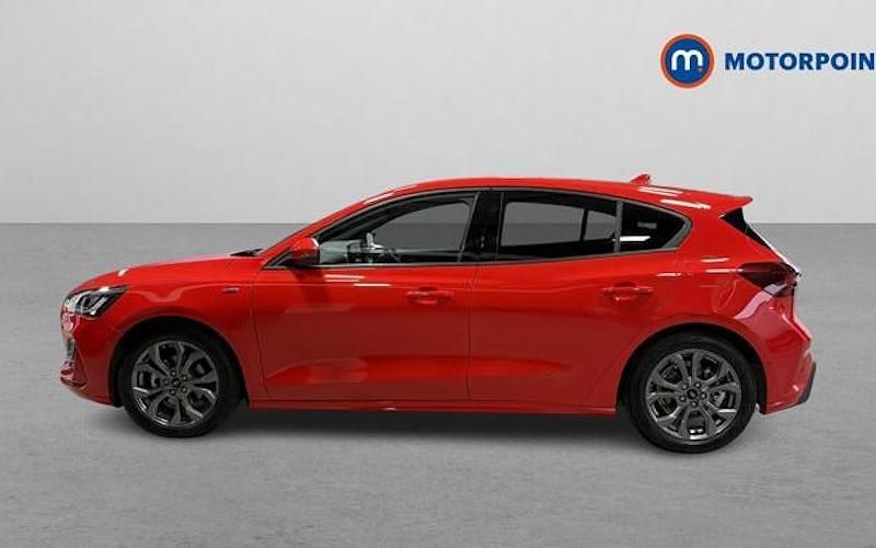 Used Ford Focus ST-Line 155 HP (114 kW) 2025 Red Hatchback