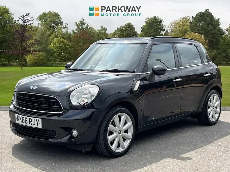 Used Mini Cooper Countryman 120 HP (88 kW) 2016 Absolute black SUV