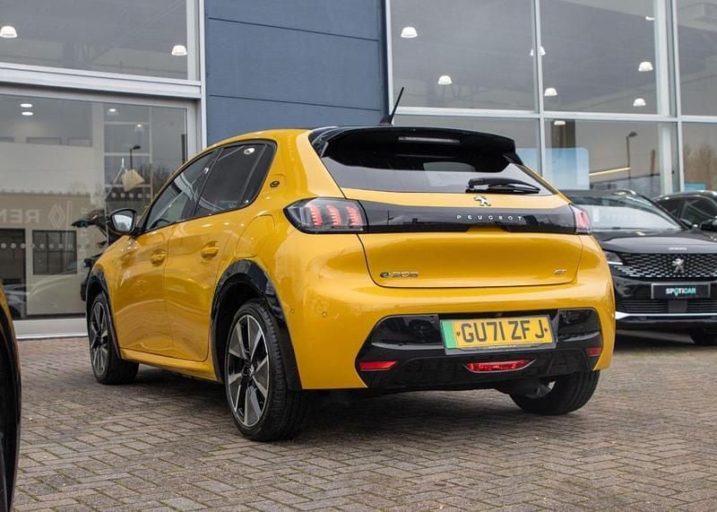 Used Peugeot e-208 Premium 98 kW (134 HP) 2021 Yellow Hatchback