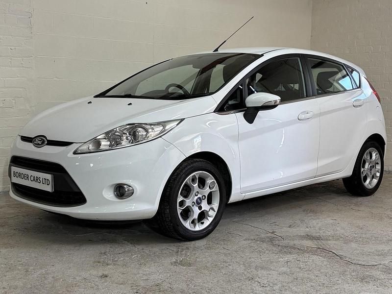 Usado Ford Fiesta Zetec 94 HP (69 kW) 2012 Branco Citadino