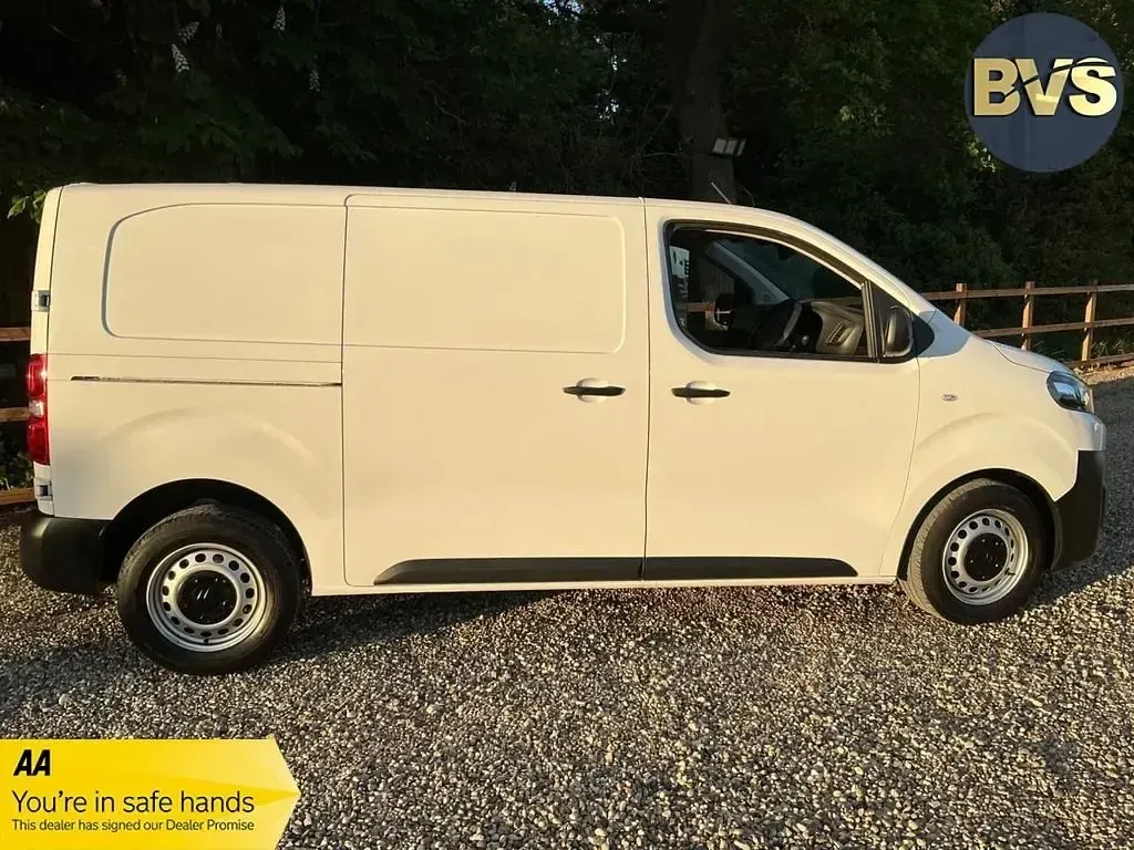 Usado Citroën Dispatch 2023 Branco Monovolume