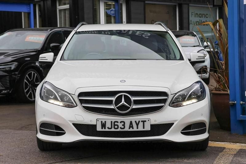 Used Mercedes E220 SE 2013 White Estate
