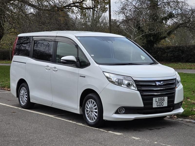 Used Toyota Noah 2016 White MPV