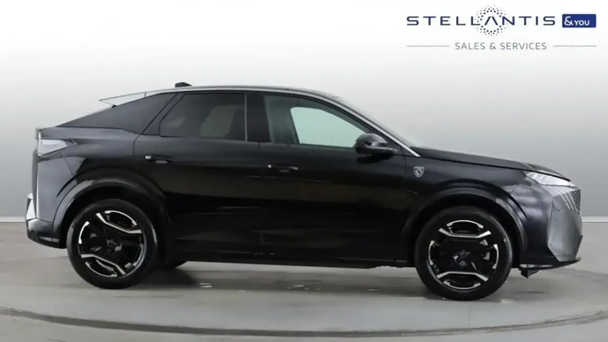 Used Peugeot e-3008 GT 152 kW (207 HP) 2025 Black SUV