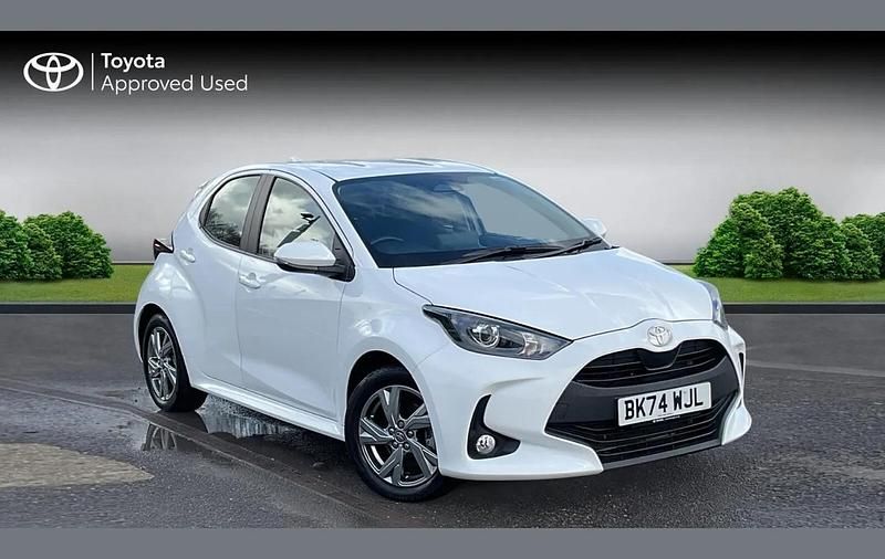Used Toyota Yaris Hybrid 113 HP (83 kW) 2024 White Hatchback