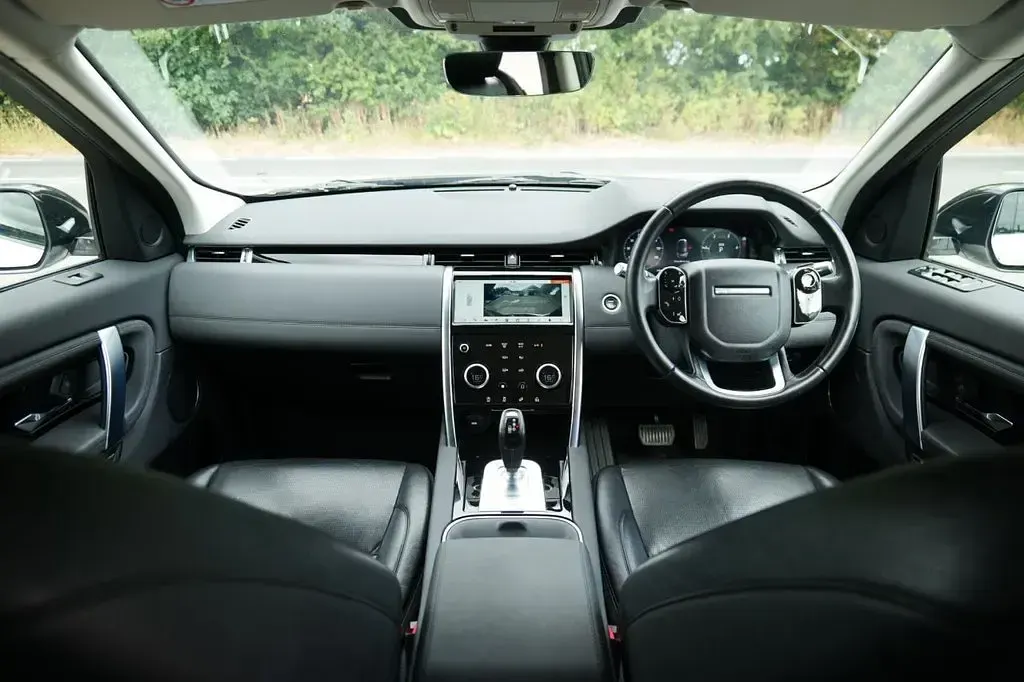 Used Land Rover Discovery 5 SE 180 HP (132 kW) 2020 White SUV