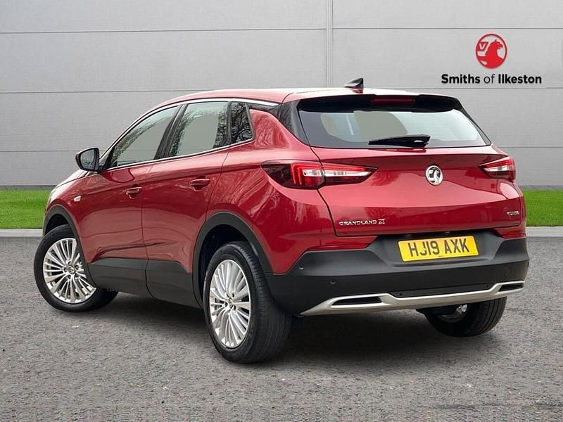 Used Vauxhall Grandland X S 128 HP (94 kW) 2019 Red SUV