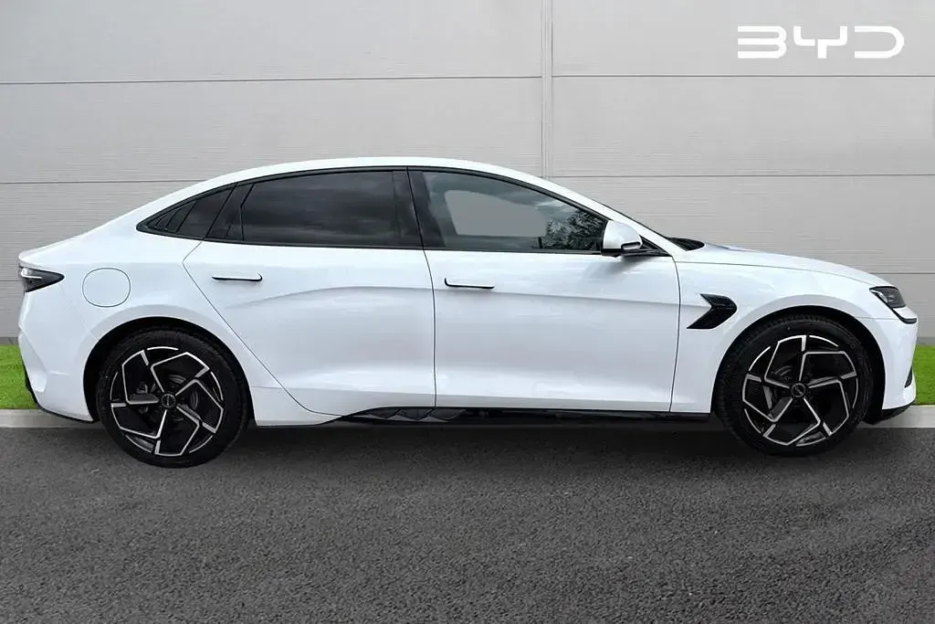 New BYD Seal 389 kW (530 HP) 2026 White Sedan