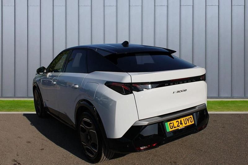 Usado Peugeot e-3008 GT 152 kW (207 CV) 2024 Blanco SUV