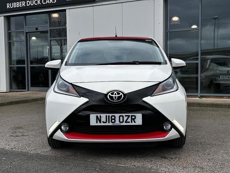 Used Toyota Aygo x-press 2018 White Hatchback