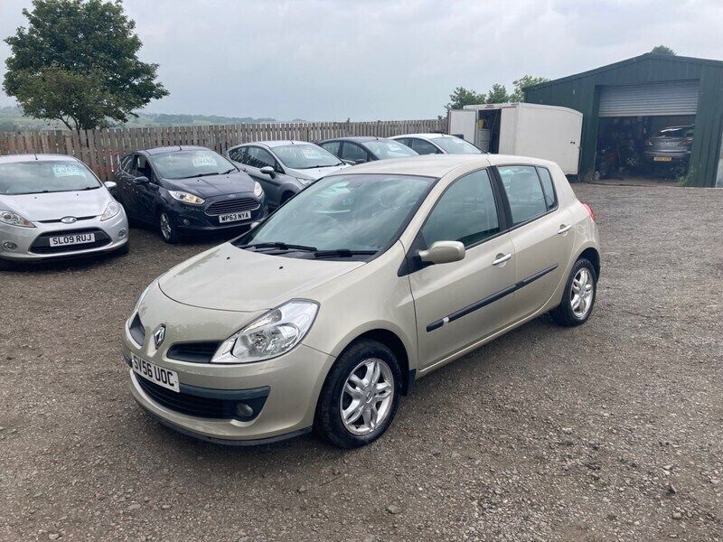 Gold Used 2006 Renault Clio II Privilege Hatchback | £2,195 (Fair price) - Image 1/4