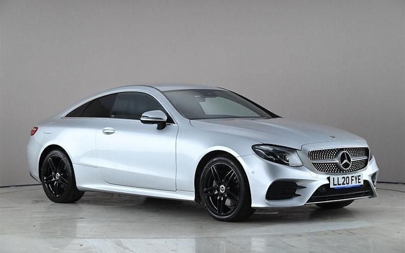 Begagnad Mercedes E220 AMG Line Premium 194 HK (142 kW) 2020 Sportkupé