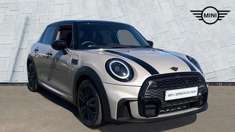 Usado Mini Cooper Hatch 134 HP (98 kW) 2023 Cinzento Citadino