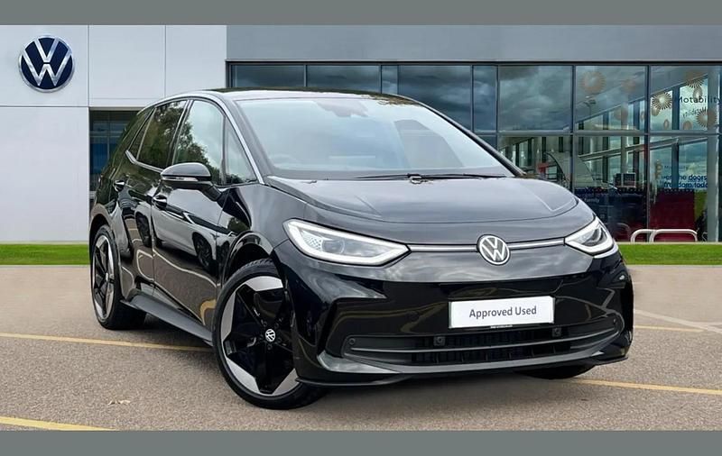 Black New 2025 VW ID.3 Pro Hatchback | £29,184 (A bit pricey) - Image 1/4