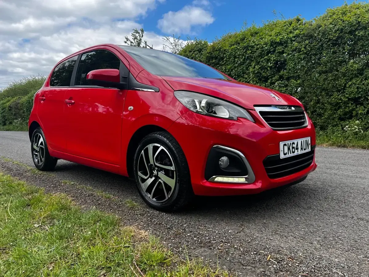 Used Peugeot 108 Allure 82 HP (60 kW) 2014 Red Hatchback